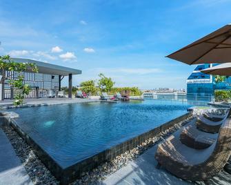 德博坦酒店 - 曼谷 - 游泳池