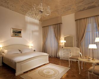 古典皇宫温泉酒店 - 卢布尔雅那 - 睡房