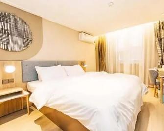 Home Inn (Liuzhou Liunan Wanda Plaza) - 柳州 - 睡房