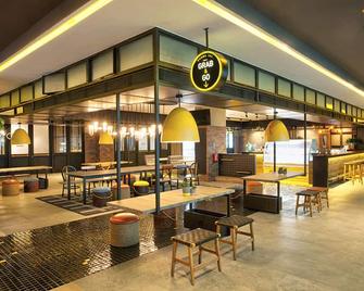 客房公司酒店 - 三宝垄 - 餐馆