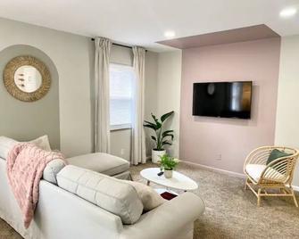 Modern Deco Flat - Mins to Everything - 哥伦布 - 客厅