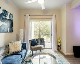 Comfy(Private Unit)5-Miles Away From Airport 2br/1ba Right Near The Heart Of Atx - 奥斯汀 - 客厅