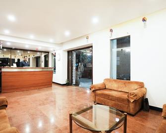 马哈拉贾住宅酒店 - 默哈伯莱什沃尔 - 柜台