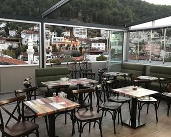 櫻花青年旅館及酒吧 - 费特希耶 - 餐馆
