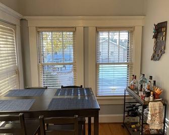 Lovely condo in historic neighborhood close to downtown sports venues - 印第安纳波利斯 - 餐厅