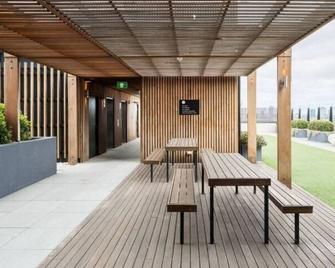 Modern Cosmopolitan Retreat on Toorak Rd - 墨尔本 - 露台