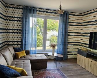 Schölerberg Appartement l ruhige Lage l nah an Zoo - 奥斯纳布吕克 - 客厅