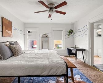 Eclectic Home - Pool Table & Games - Near Downtown - 匹兹堡 - 睡房
