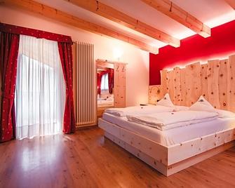 Hotel Zirmes - 莫埃纳 - 睡房