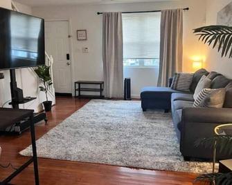 Townhouse in Hyattsville - 海厄茨维尔 - 客厅