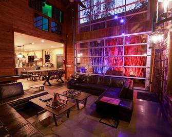 9BR Loft: Great for Groups, Near Downtown - 圣地亚哥 - 休息厅