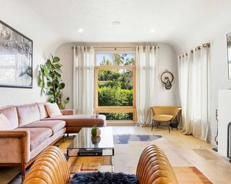 Spanish Bungalow in Trendy Los Feliz For Families - 洛杉矶 - 客厅