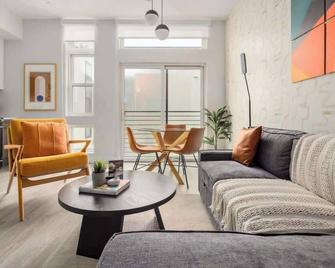 Modern Lifestyle Loft with View | Zuni Lofts - 丹佛 - 客厅