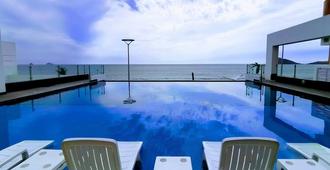 珊瑚岛酒店 - 马萨特兰 - 游泳池