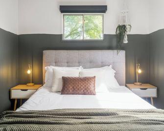 The Rosie Roots - Cozy Pet Friendly House - 格林菲尔德 - 睡房