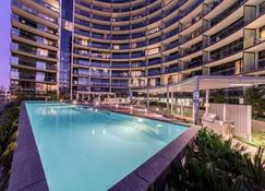 Perfectly Located Modern Apartment - Canberra Cbd - 堪培拉 - 游泳池