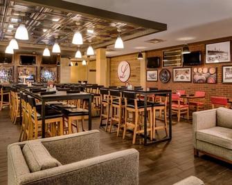福朋喜来登路易斯维尔机场酒店 - 路易斯威尔 - 餐馆