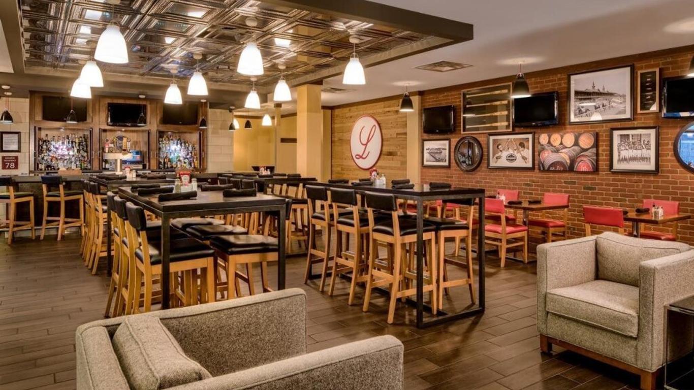 福朋喜来登路易斯维尔机场酒店