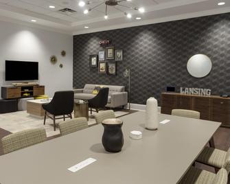 兰辛西皇冠假日酒店 - IHG 旗下酒店 - 兰辛 - 餐厅