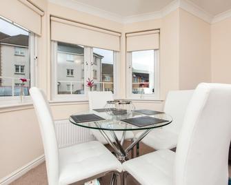 Dunfermline - Premium Two Bedroom Apartment - Kw - 邓弗姆林 - 餐厅
