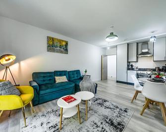 Ashview 01- Luxury - Free Parking - 斯坦斯 - 客厅