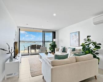 Deluxe 3-Bed Unit with Views - 贝特曼斯湾 - 客厅