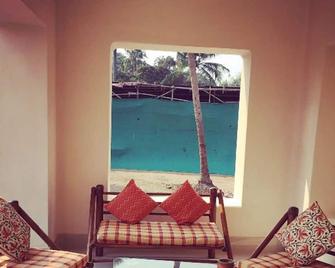 Charming 4 Bedroom House -Close to Gagennath Temple and .5 K from Puri Beac - 普里