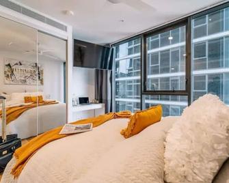 Modern Compact Studio Separate Bathroom - 布里斯班