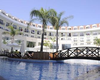 梅德度假酒店 - 超级 - 凯麦尔 - 游泳池