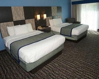 One Room Suite With 2 Queen Beds at Sandwich Lodge & Resort - 桑德维奇 - 睡房