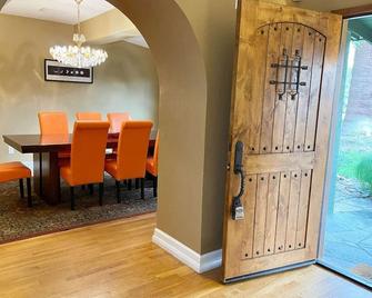 Palm Springs Oasis! Private, spacious, pool, spa, sauna shower! - 棕榈泉 - 餐厅