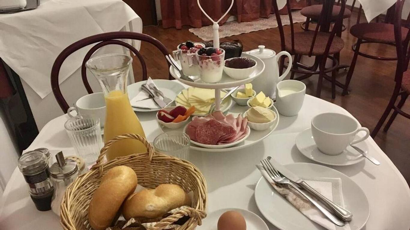 勒纳膳食公寓