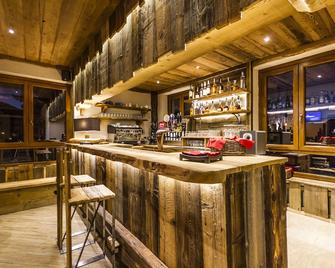 绍泽酒店 - 乌尔齐奥地区索兹 - 酒吧