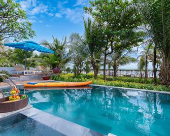 Villa Aria Resort, The Sea By 10m,Bien Va Ho Boi Rieng - 头顿 - 游泳池