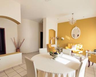 Departamento amplio con estacionamiento WiFi 300 a poquitos pasos de Catedral - 萨卡特卡斯 - 餐厅