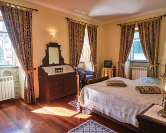 Beautiful 8 Bed Cottage in Celorico with Pool - 塞洛里科·达贝拉 - 睡房