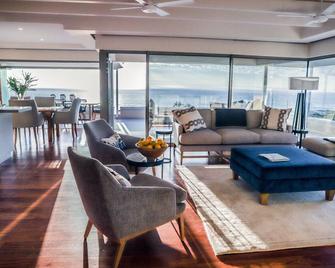 Eldon Penthouse - Three Bedroom Apartment, Sleeps 6 - Camps Bay - 客厅