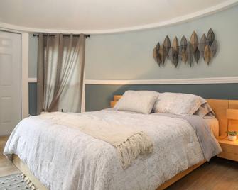 Modern studio cottage with private patio and parking - 杰克逊维尔 - 睡房