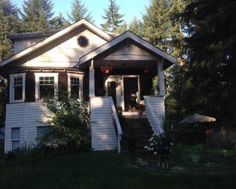 Large suite in Heritage house in a rural community close to airport - Cassidy - 建筑