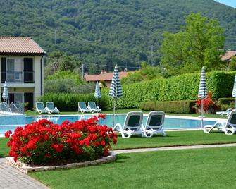 Residence Corte Delle Rose - 加尔达 - 游泳池