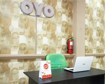 OYO 716 伊邱伊邱尊爵民宿 - 南榜港 - 柜台