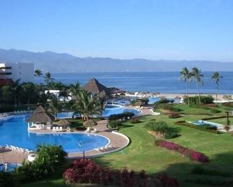 5 Star Beach Front 3 Bed /3 Bath Free Concierge Airport Pick Up,book Early 2024 - 巴亚尔塔港 - 游泳池