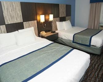 Deluxe Suite 2 Queen Beds at Sandwich Lodge & Resort - 桑德维奇 - 睡房