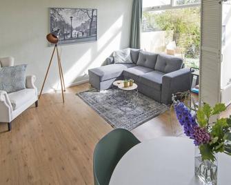 Amsterdam Beach Apartment 9, Private Garden - 赞德沃特 - 客厅