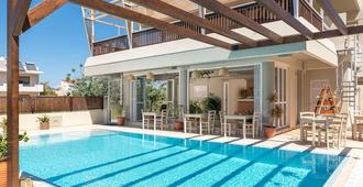 格拉齐埃拉公寓酒店 - Ialysos - 游泳池