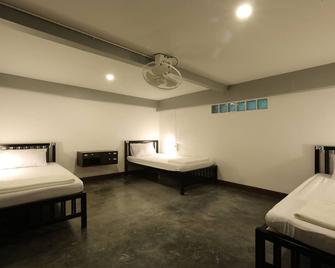 阳台派对旅舍-仅限18岁以上的成人入住 - 甲米 - 睡房