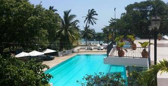 尼亚力太阳非洲 Spa 海滩酒店 - 蒙巴萨 - 游泳池