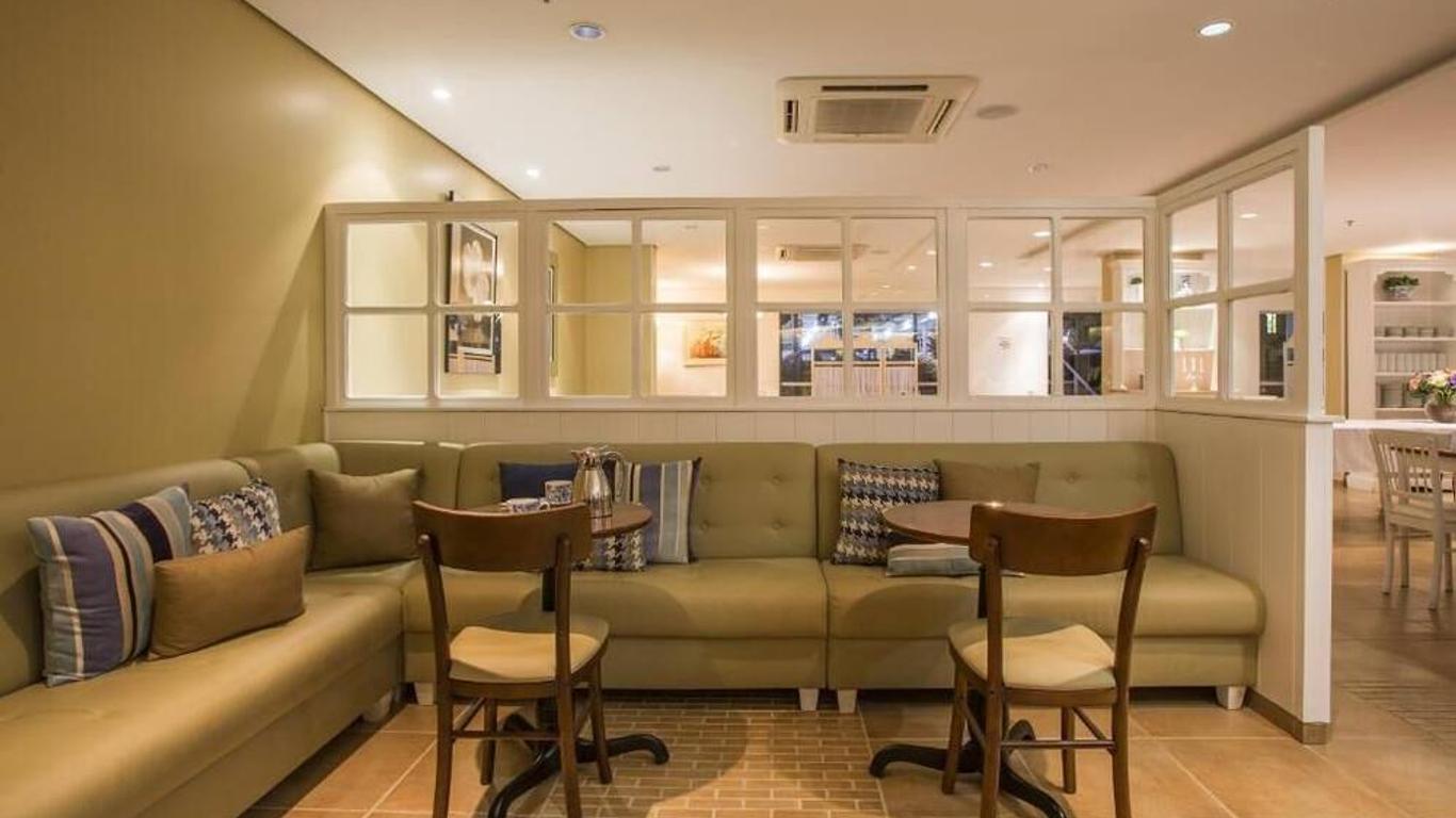 巴乌鲁阿斯特隆酒店
