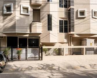 住在家经典酒店 - 班加罗尔 - 建筑