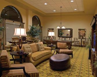 San Antonio, Tx: 1br W/Whirlpool Tub, Free Wifi, Resort Pool, 0.5 Mi. River Walk - 圣安东尼奥 - 客厅